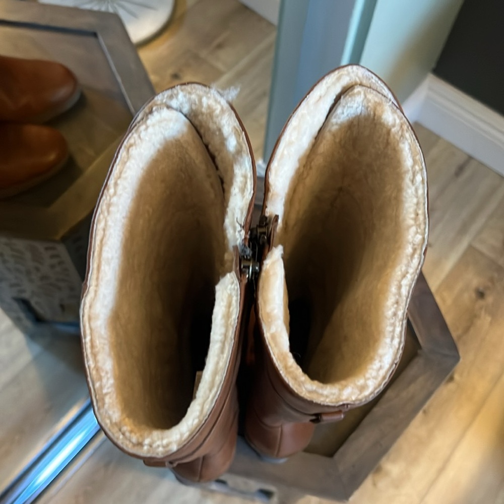 🛑 1 hour sale. UGG, size 7, Corinth Wedge leather & shearling Boots, EUC - Picture 11 of 16